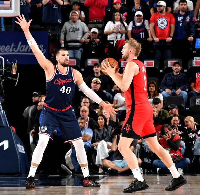 包含快船稳操胜券！哈雷尔和威廉姆斯联手大胜对手的词条