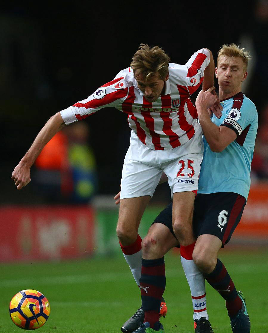 世俱杯时间-包含斯托克城主场不敌曼联，保级形势雪上加霜的词条