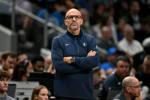 包含多伦巴球员心态崩溃，主帅亮相发布会解释战绩的词条