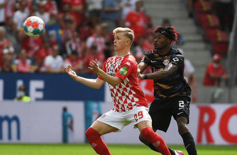 斯图加特坚守主场，逆转战胜对手