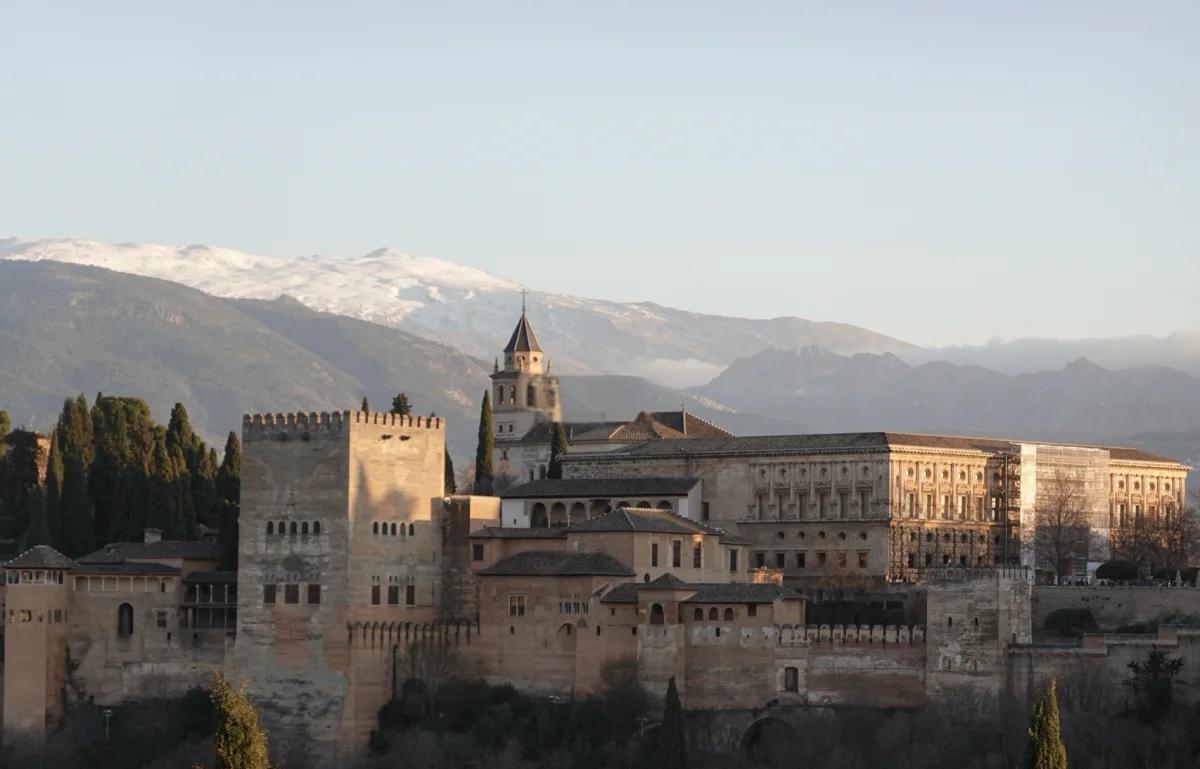 世俱杯分组-格拉纳达豪取三分，气势如虹的简单介绍
