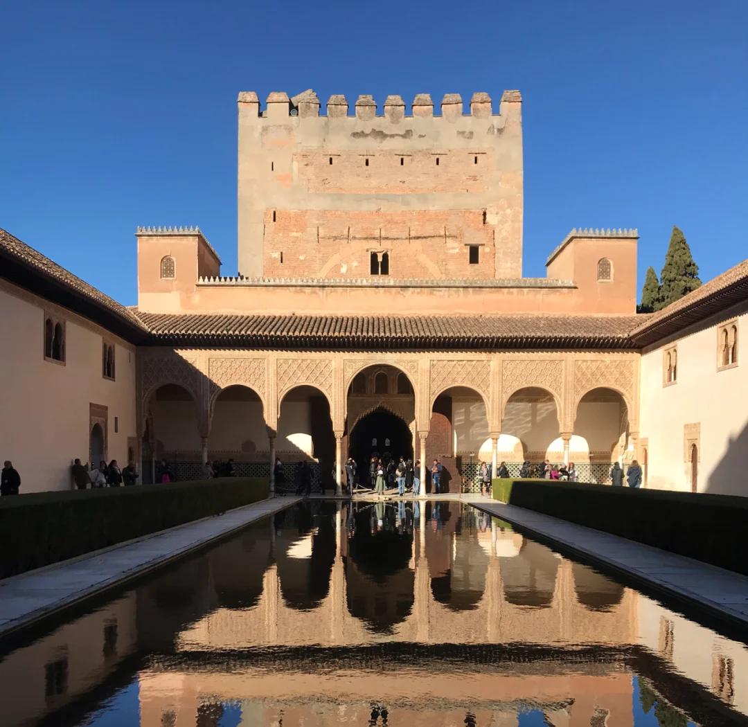 格拉纳达豪取三分，气势如虹的简单介绍