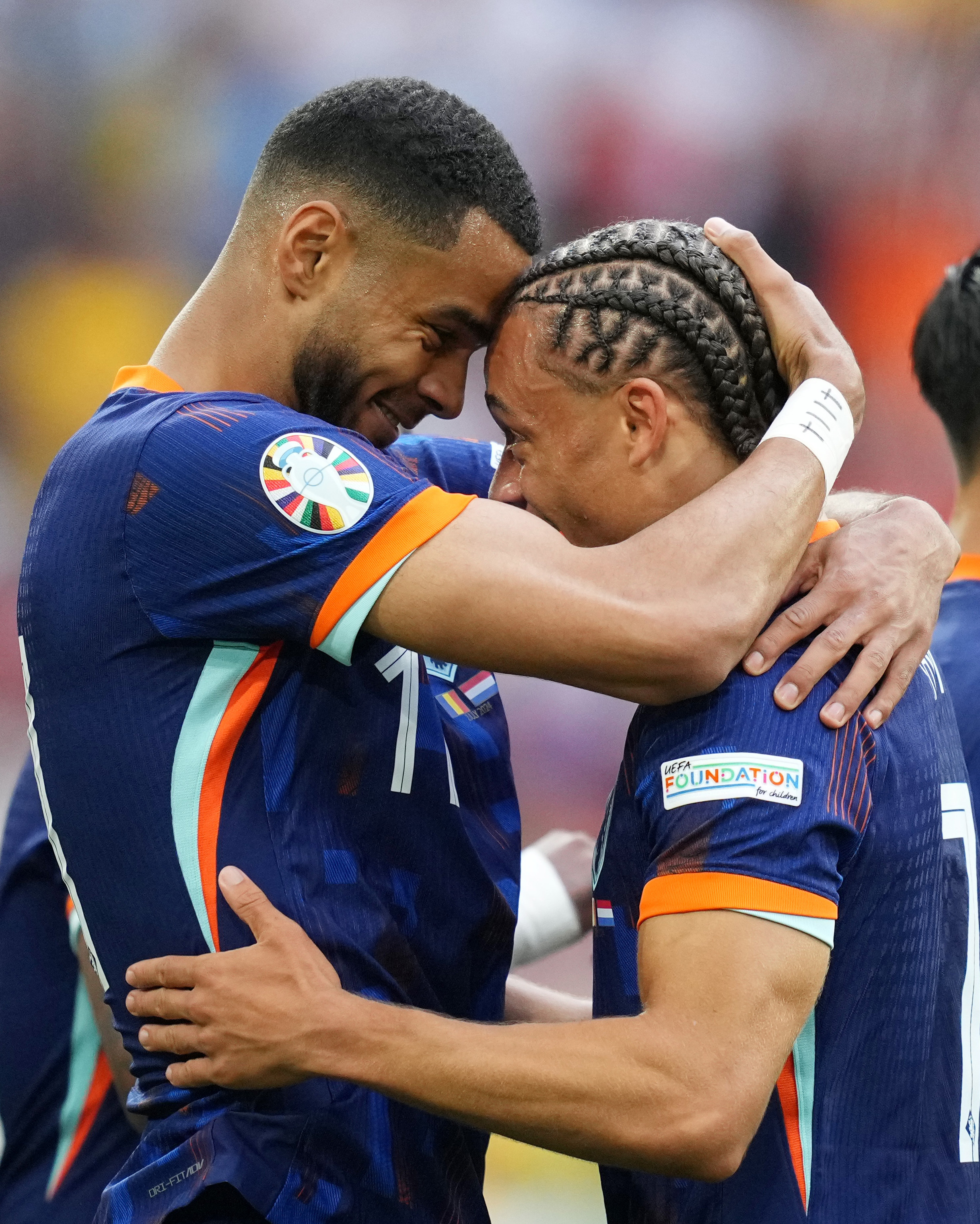 世俱杯分组-罗马惊险取胜，精彩瞬间回放