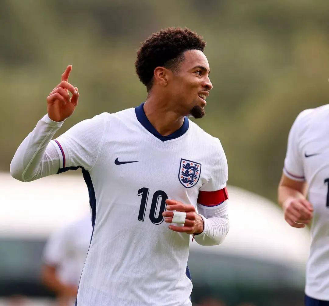 顶级球员在国际赛事中表现出色