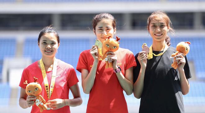 俄罗斯选手力挫对手夺得铁饼金牌