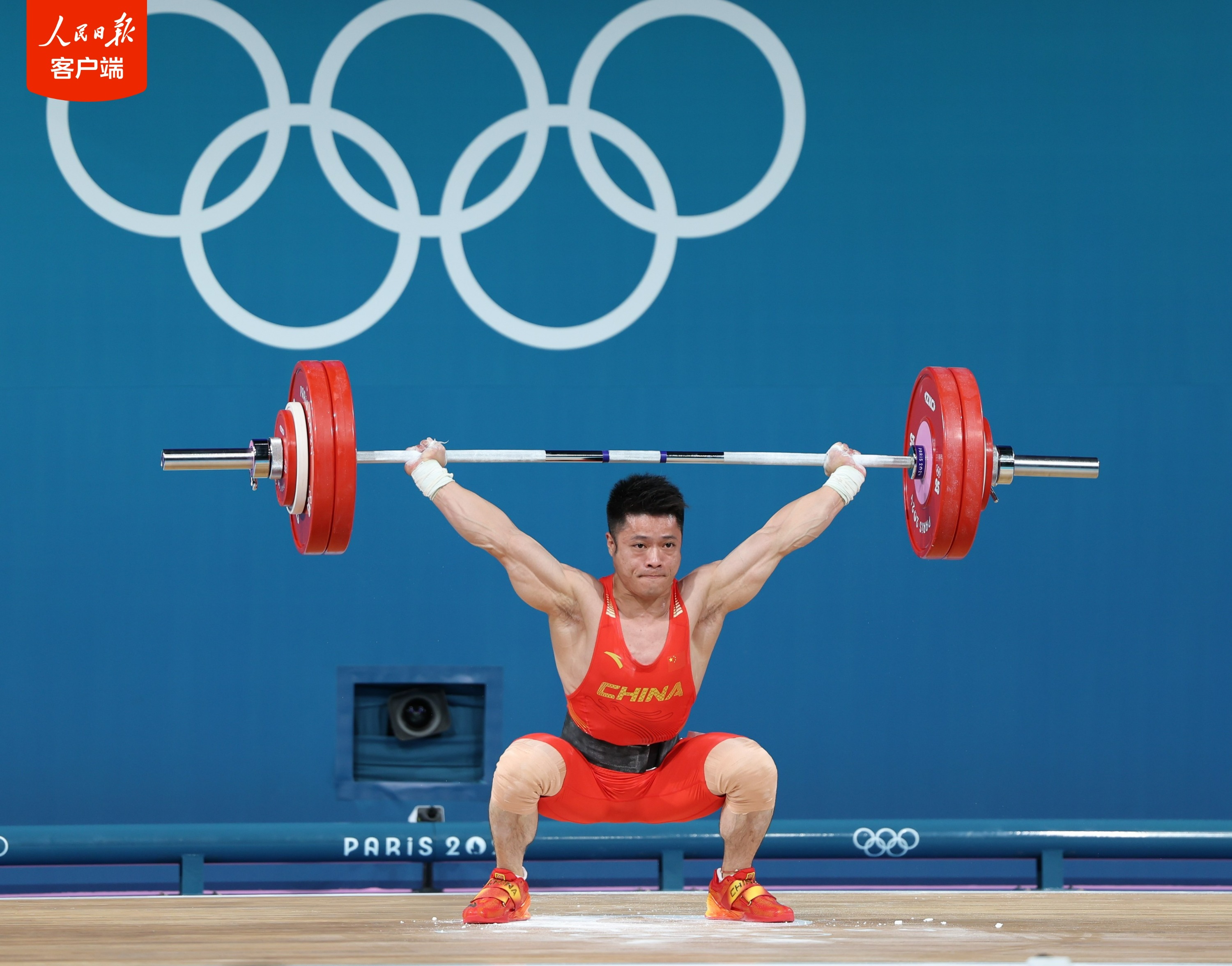 举重比赛中哈萨克斯坦选手夺得金牌