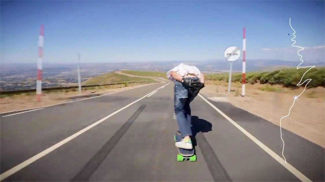 世俱杯决赛-捷克滑板选手飞驰赛场，斩获金牌大奖