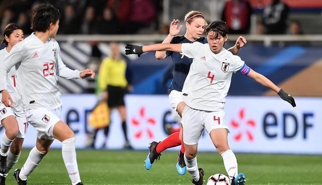 世界女足巅峰对决，巴西队力压对手夺冠