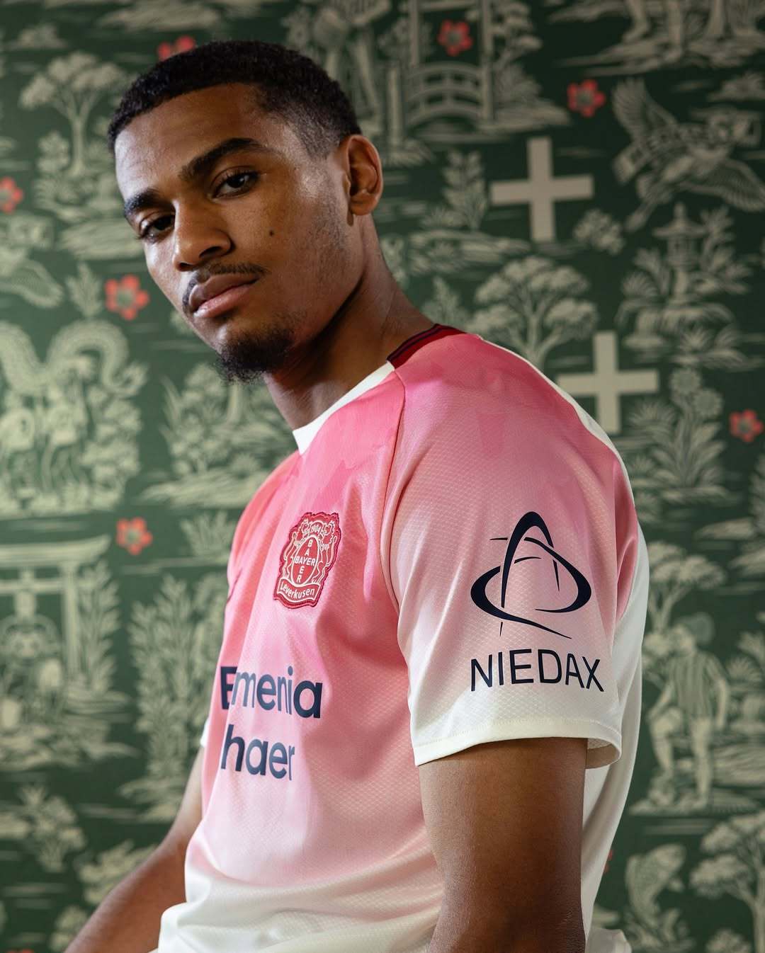 勒沃库森客场胜利，实现客场占优压倒胜利