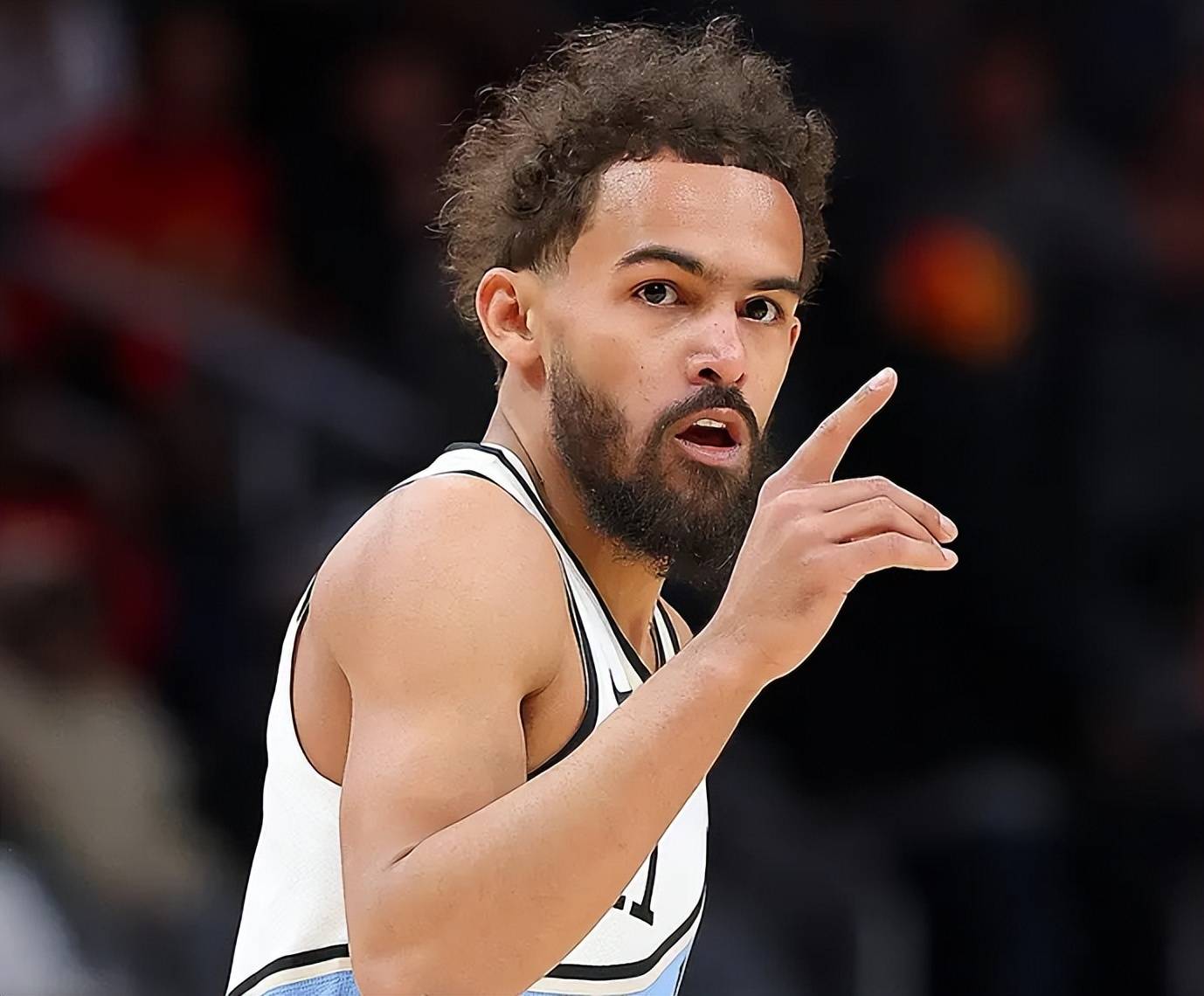 老鹰交易选秀权，力争引进全明星球员的简单介绍