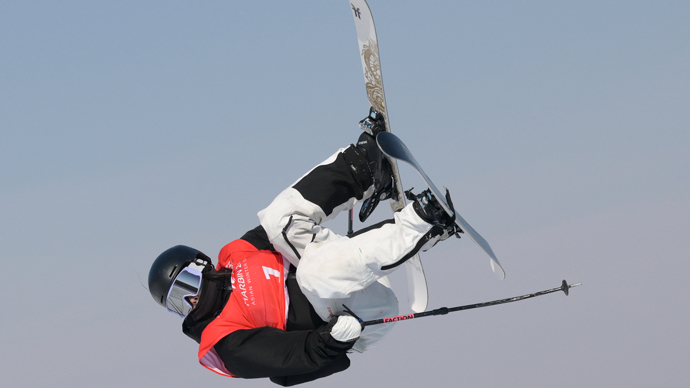 滑雪选手勇夺亚军，破局成功