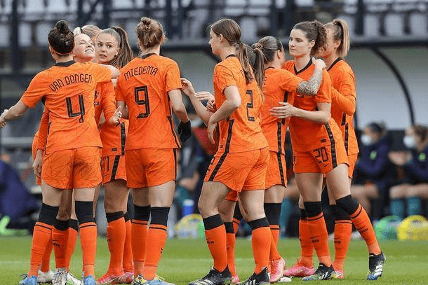 世俱杯-荷兰女足队赢得关键比赛晋级