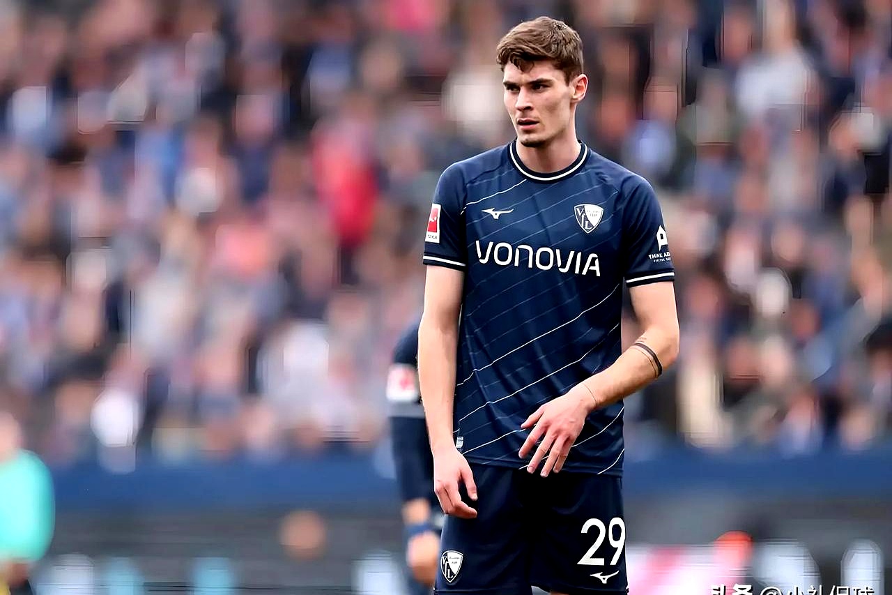 包含勒沃库森遭遇逆转败局，名次下滑榜尾的词条