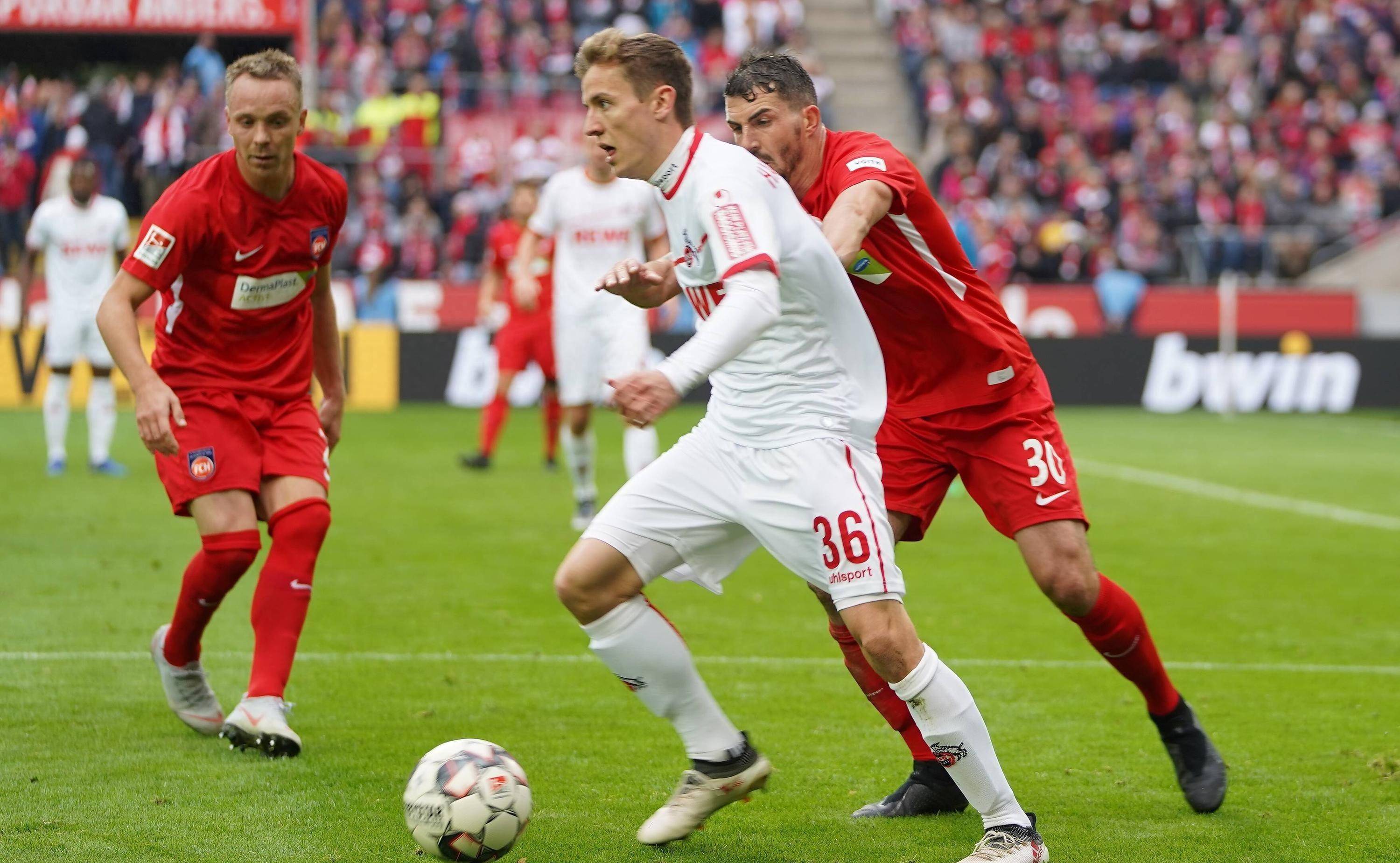 奥格斯堡遭遇惨败，降级危机严峻