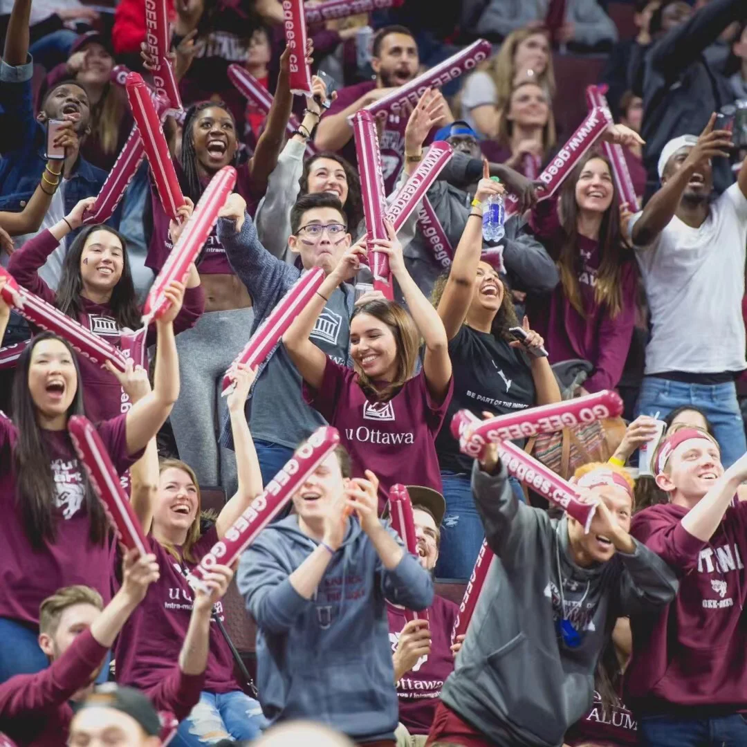 北美足球锦标赛开幕，加拿大队表现出色