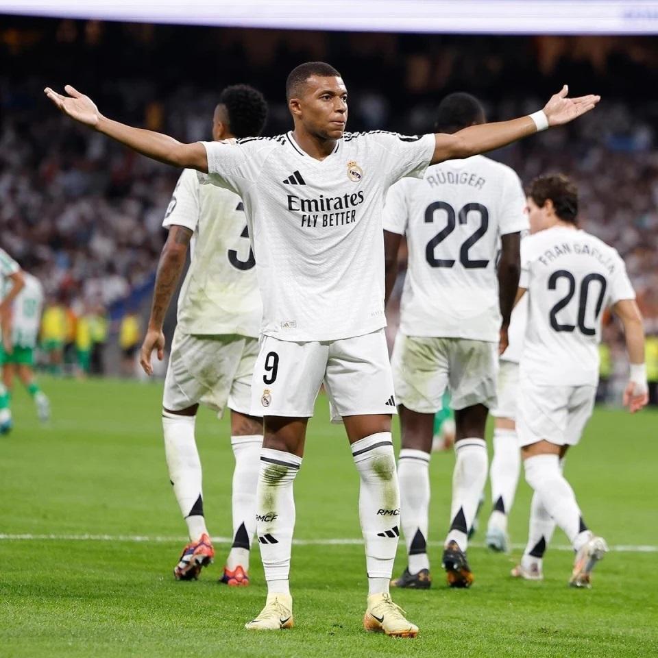 瓦伦西亚止步八强，欧冠征程告终