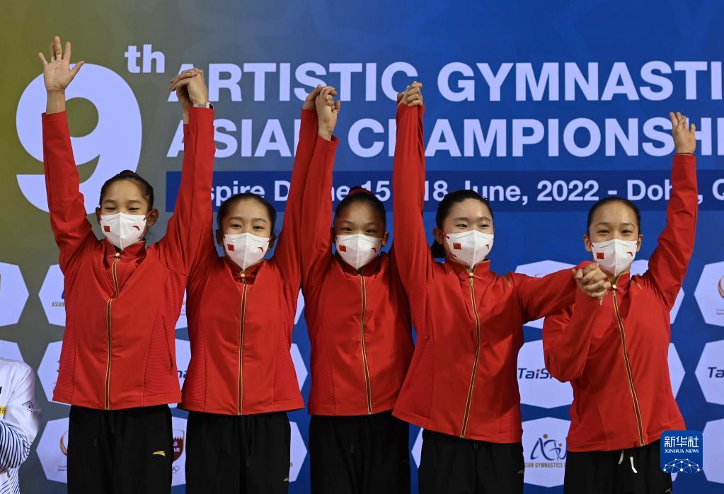 世俱杯冠军-中国女子体操队荣获团体比赛亚军