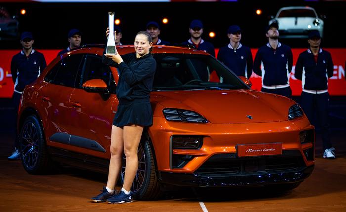 斯图加特球员获得最佳球员奖项认可