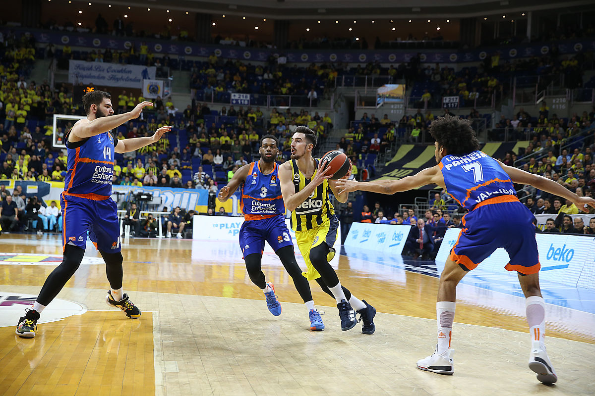 灰熊大胜凯尔特人，引发西东部球迷热议