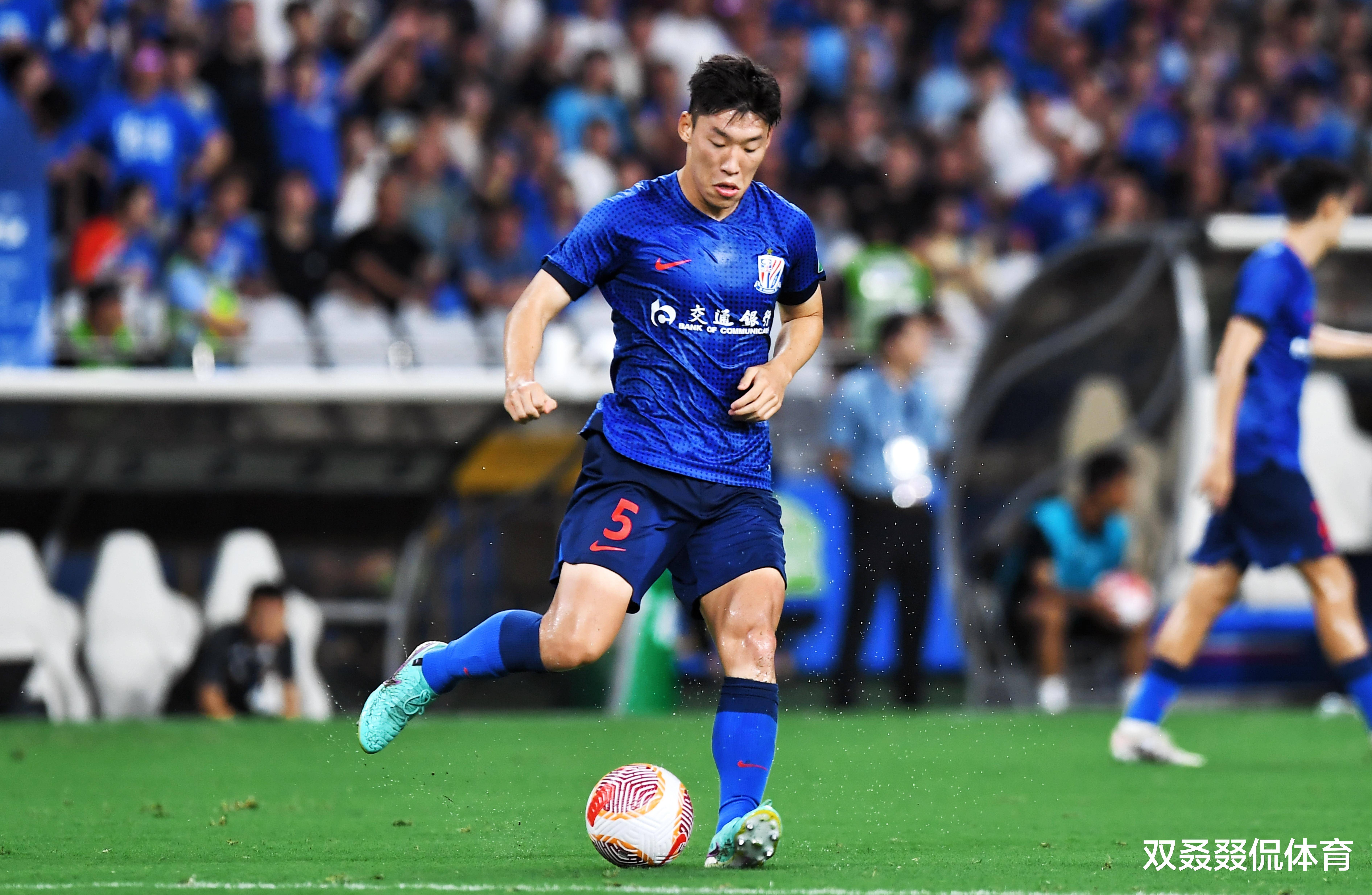 世俱杯分组-东亚杯掀起激烈角逐，球员为胜利全力以赴