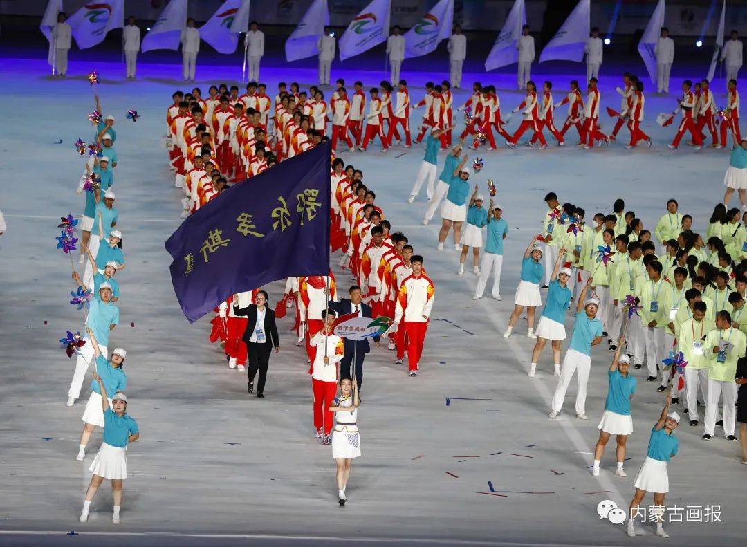 包含新赛季开幕式盛大举行，展示球队壮丽风采的词条