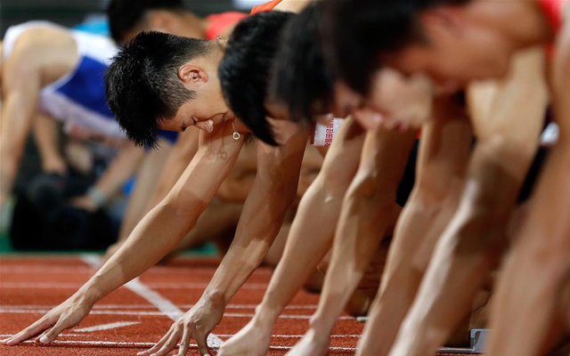 对决火爆场地热气腾腾，观众狂热呼喊