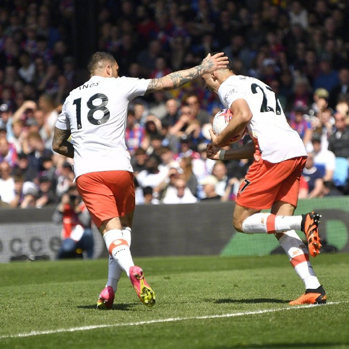 SHR险胜HKA，Elk极限生还后反打峡谷大战四强赛，技惊四座