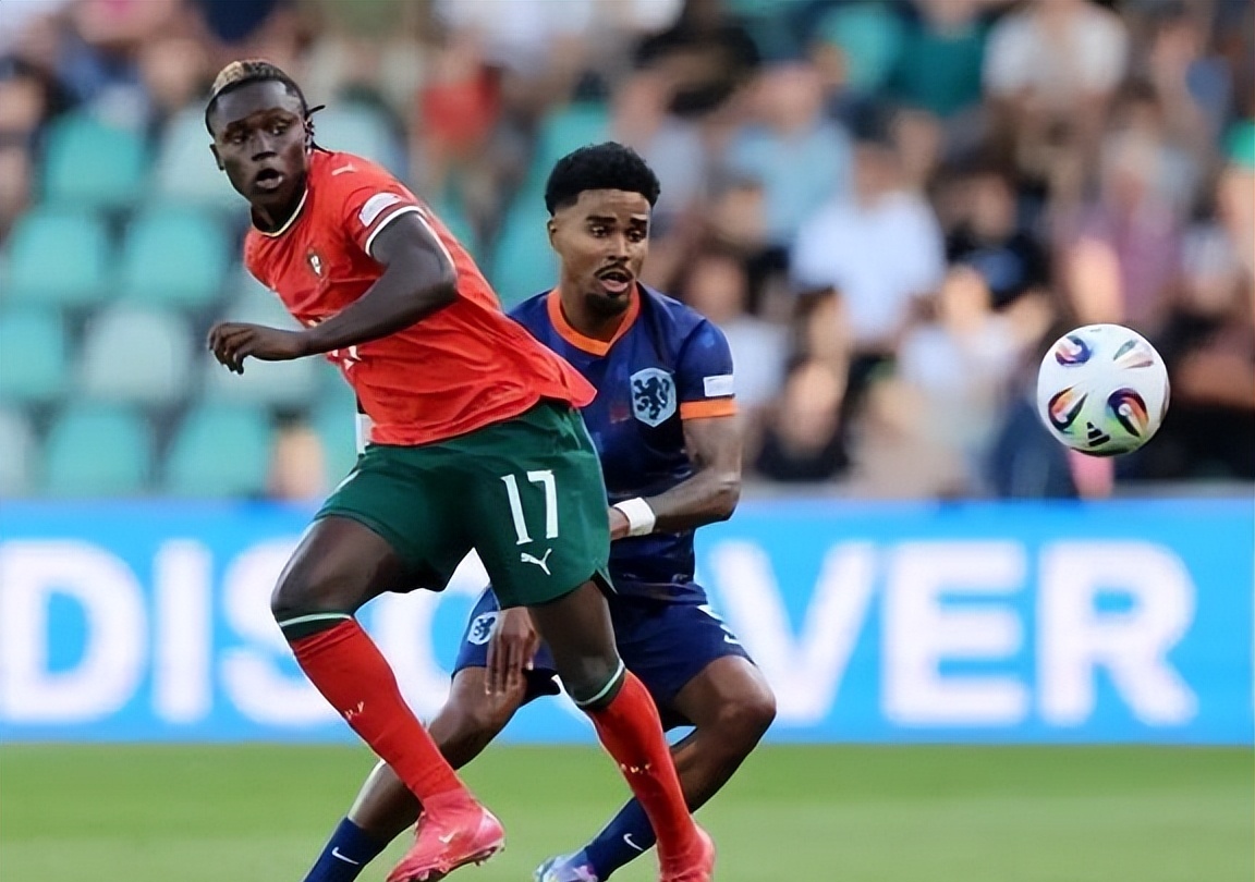 荷兰队疲倦但坚决，成功晋级欧预赛下一轮