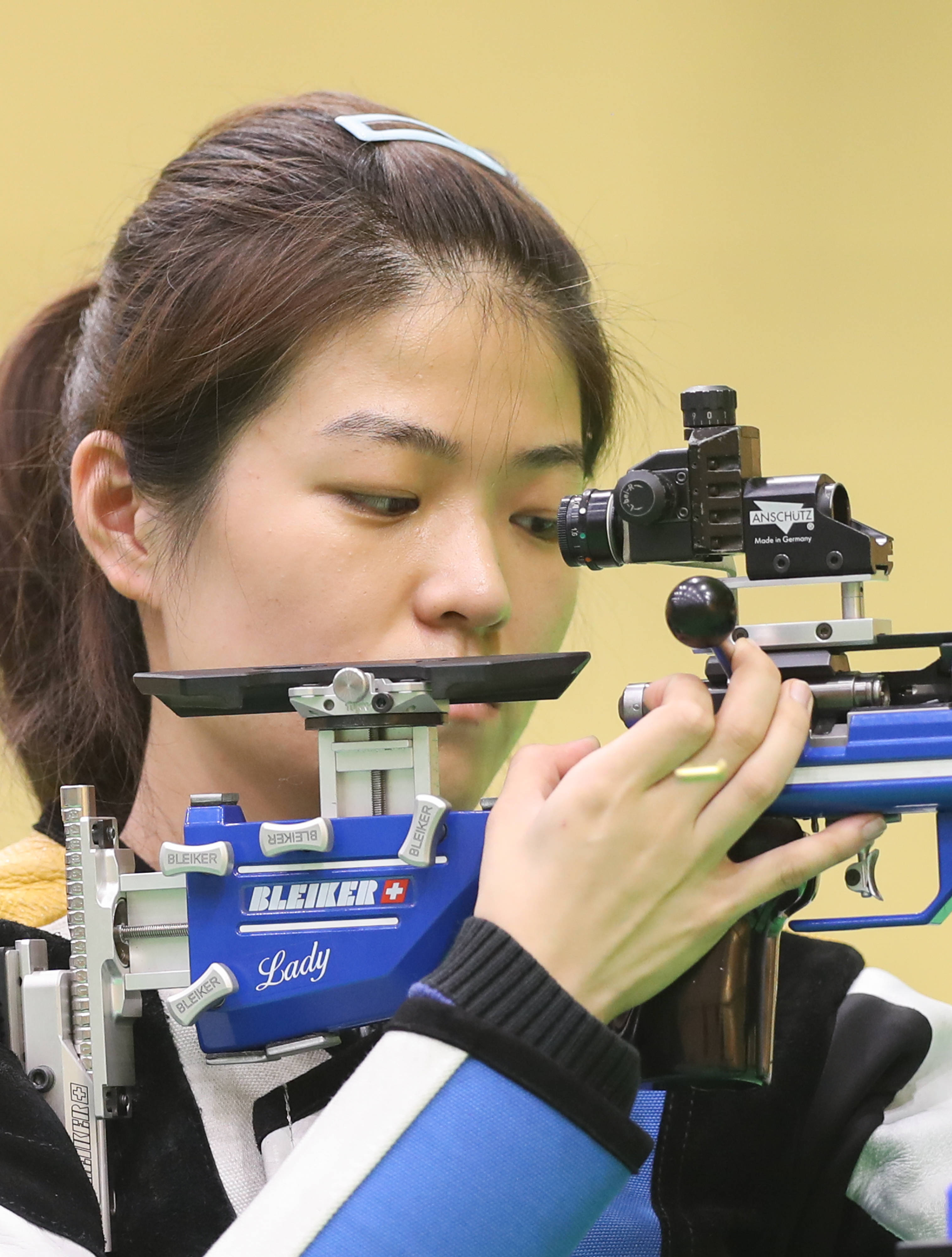 瑞典选手勇夺女子射击50米步枪金牌