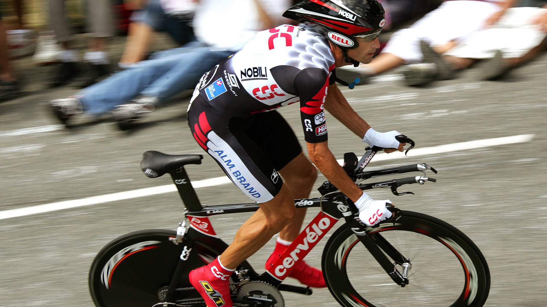 世俱杯冠军-汉密尔顿关键制胜，法拉利碾压威廉姆斯夺魁